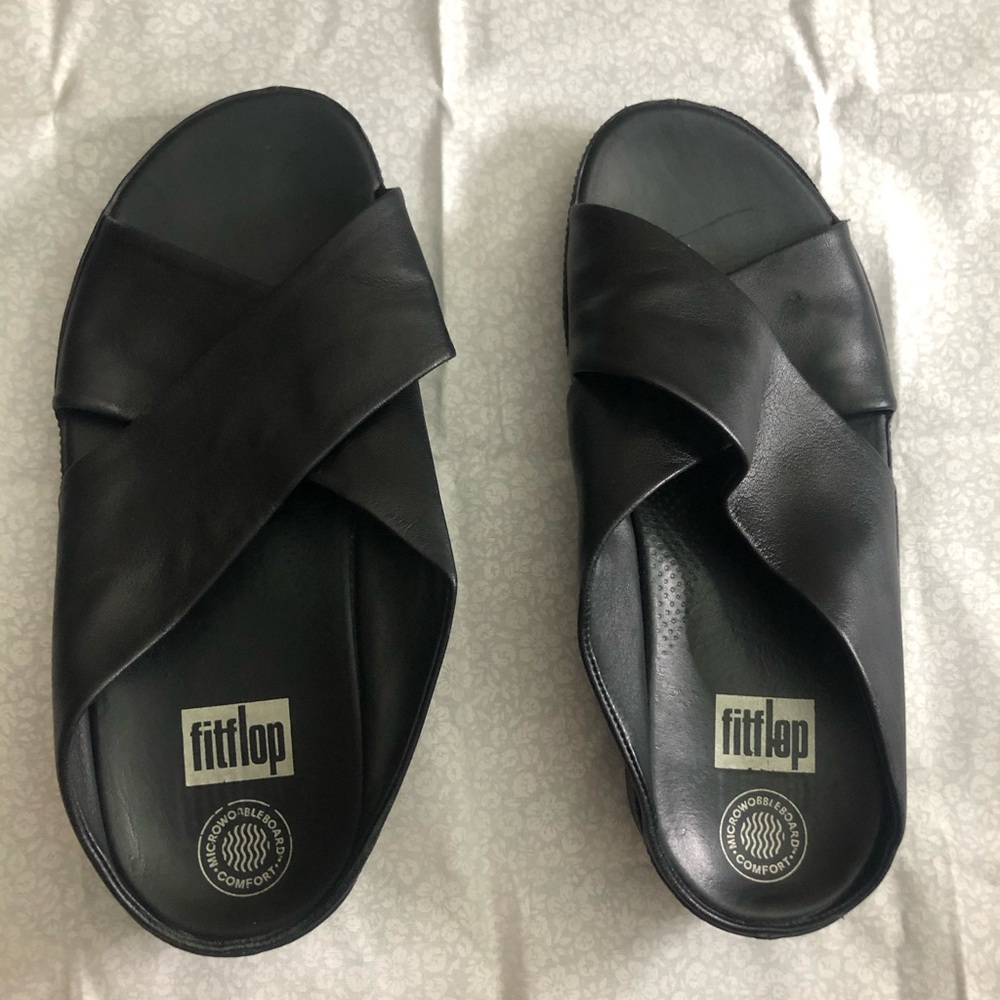 Fitflop genuine leather black sandals size 7